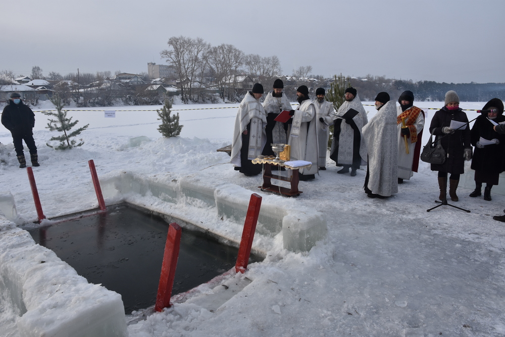 Освящение воды на реке Каменске 19 января 2021 4