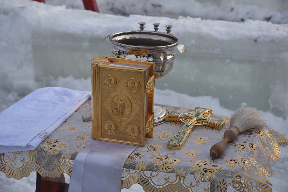 Освящение воды на реке Каменске 19 января 2021 9